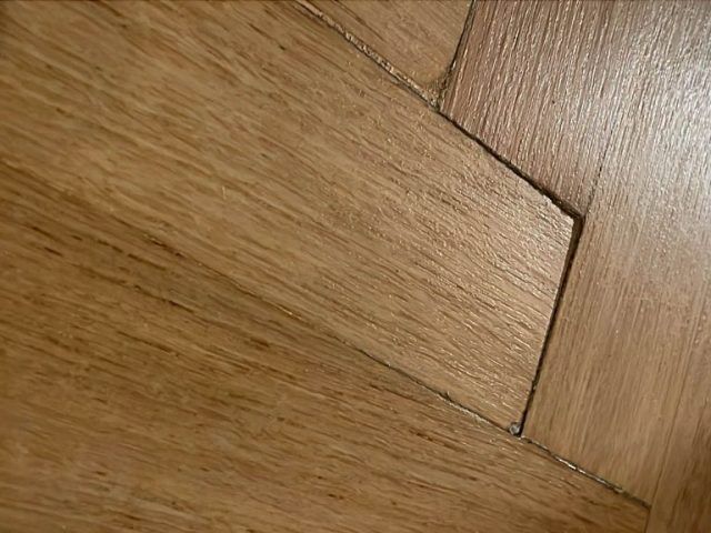 Cómo pegar parquet levantado o despegado