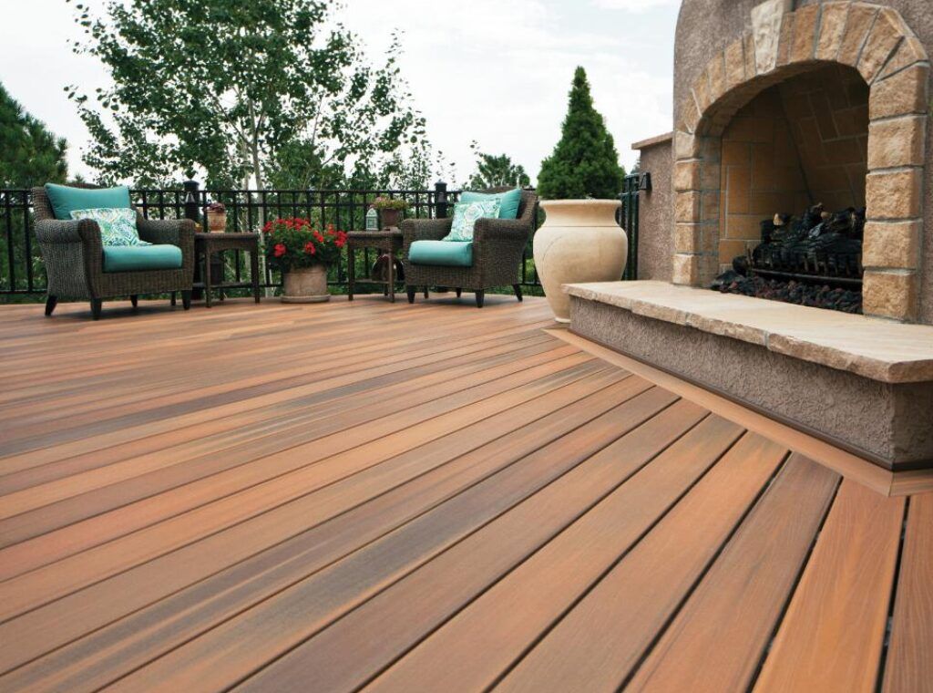 Tarima de madera natural exterior trabajo terminado Tarima exterior de madera natural en chalet de Madrid tratada para jardín en Madrid