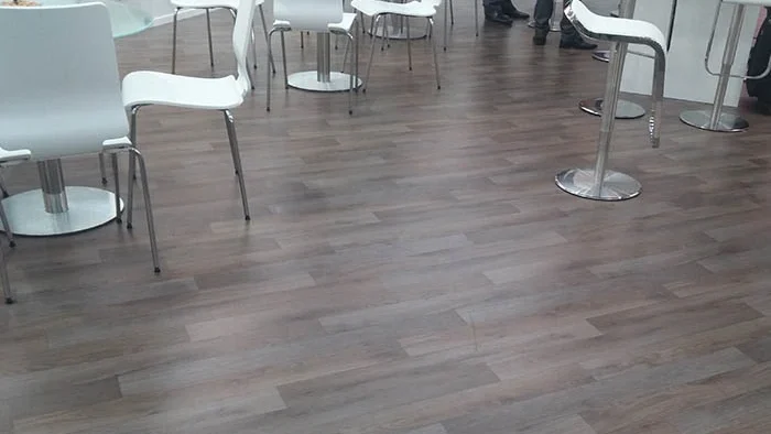 Instalación y suministro de suelos para restaurantes