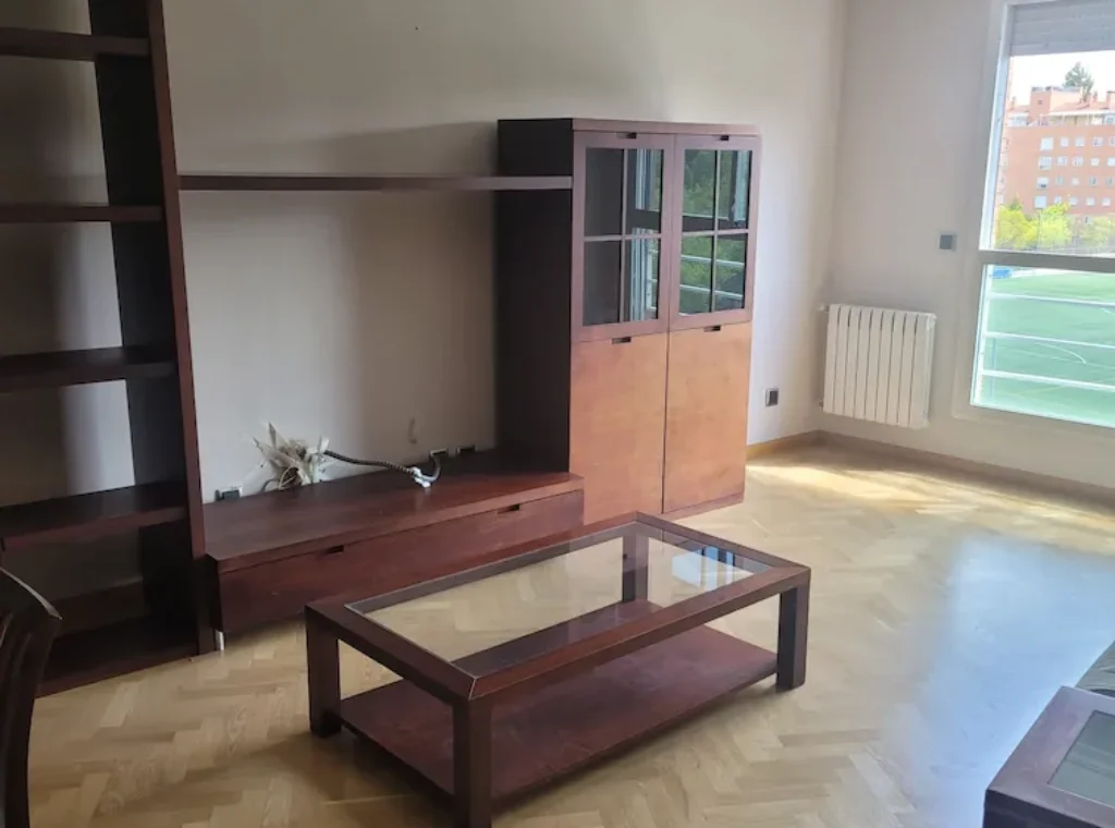 Resultado acuchillado de parquet con muebles en vivienda de cliente